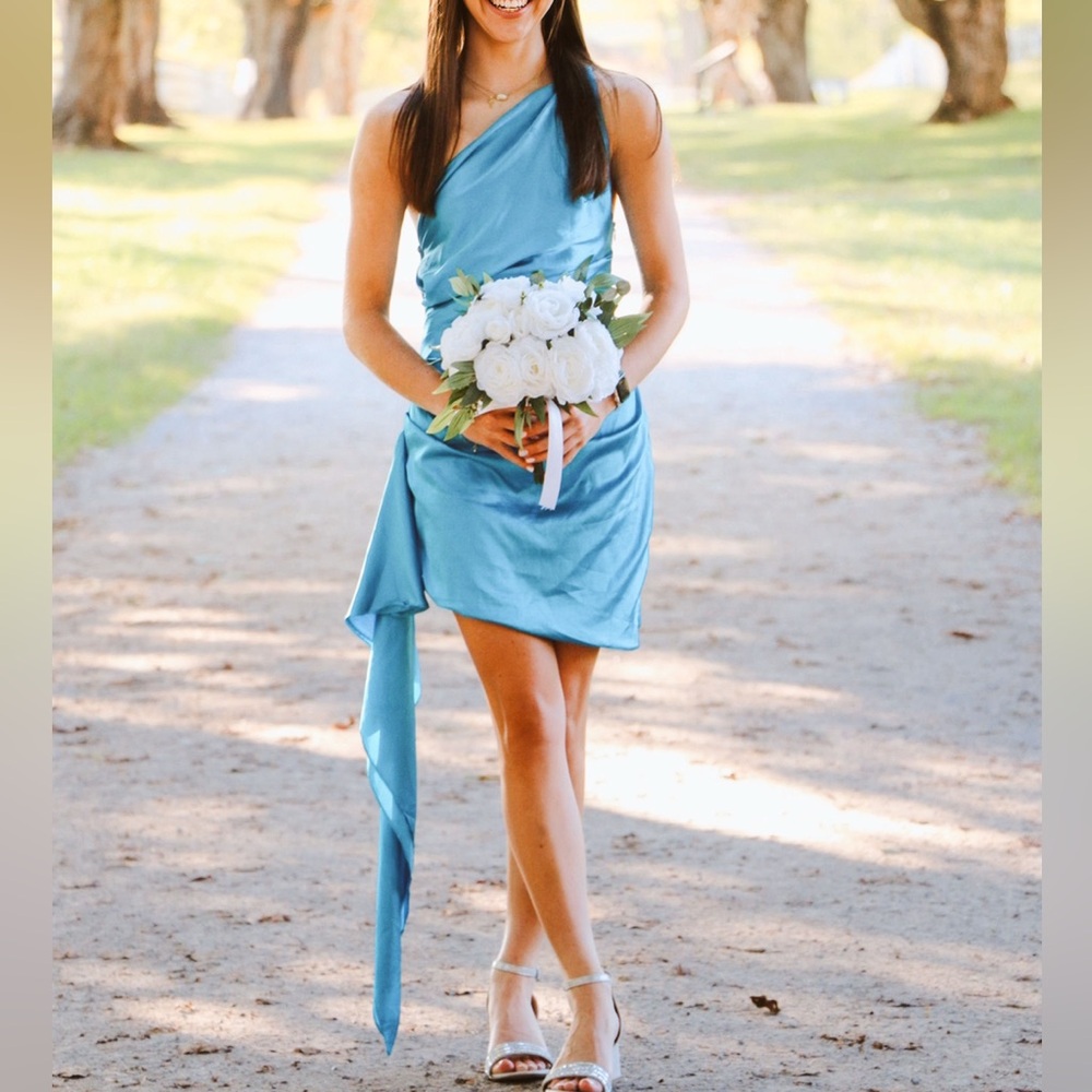 Elegant Blue One-Shoulder Mini Dress